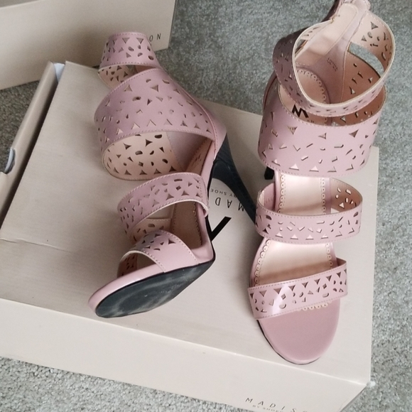 4 Strap heels - Picture 3 of 3